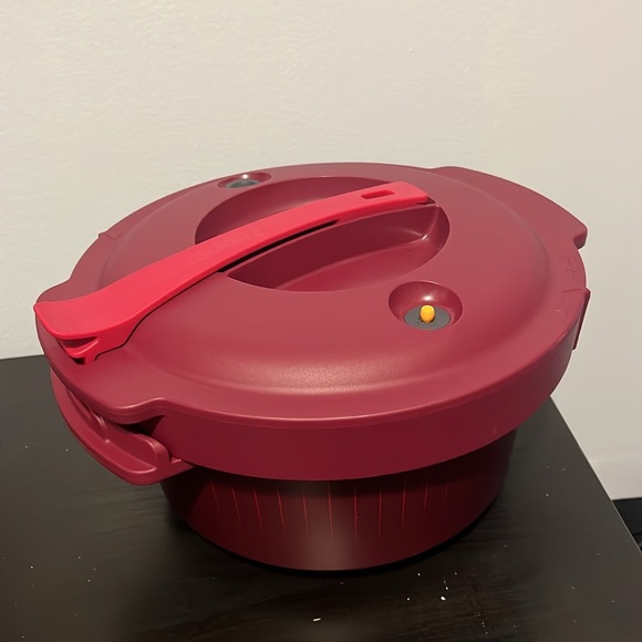 Tupperware Microwave Pressure Cooker - Picture 5 of 12